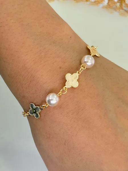 PULSEIRA PÉROLAS E TREVOS - FOLHEADO