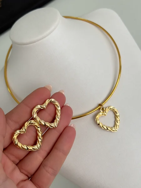 CONJUNTO GARGANTILHA CORAÇÃO TORCIDO - FOLHEADO