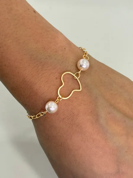 PULSEIRA DUAS PÉROLAS E CORAÇÃO - FOLHEADO