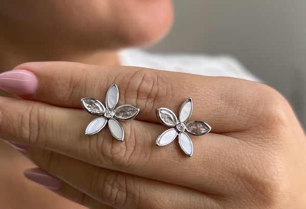 BRINCO FLOR ZIRCÔNIA - BIJU FINA