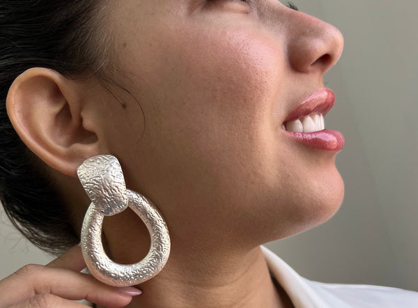 BRINCO ESCULTURAL DOURADO - BIJU FINA